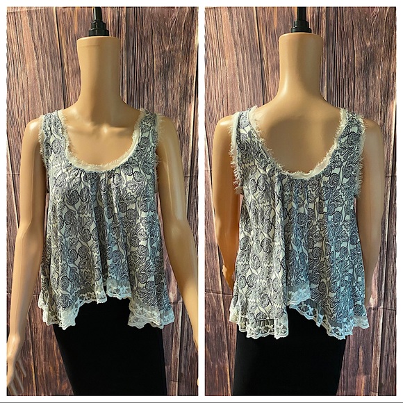 Altar'd State Tops - Altar’d State size xs light blue & white feather lace lined boho tank top